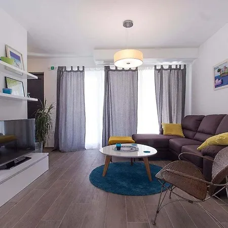 Marena With Private Pool, 1 Km Beach