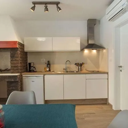 Marena With Private Pool, 1 Km Beach *