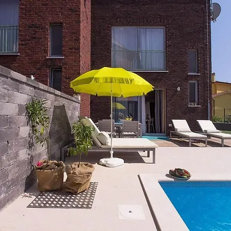 Marena With Private Pool, 1 Km Beach Villa Ližnjan